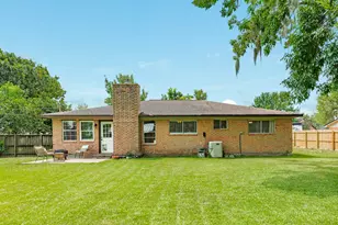 310 Dogwood St, Lake Jackson, TX 77566 - Photo 21