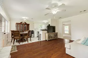 310 Dogwood St, Lake Jackson, TX 77566 - Photo 9