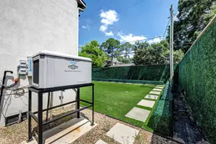 4704 Willow St, Bellaire, TX 77401 - Photo 3