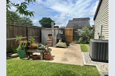 8708 Haverstock Drive, Houston, TX 77031 - Photo 19