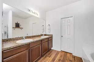 319 Falling Pine Dr, Conroe, TX 77304 - Photo 17