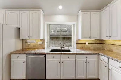 55 N Crossed Birch Place, The Woodlands, TX 77381 - Photo 7