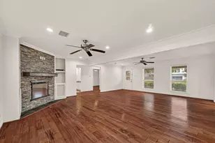 8522 Westview Dr, Houston, TX 77055 - Photo 11