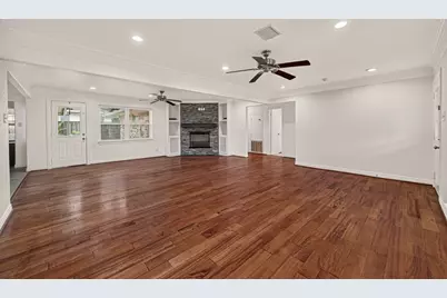 8522 Westview Drive, Houston, TX 77055 - Photo 9