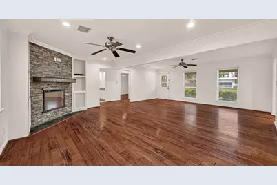 8522 Westview Drive, Houston, TX 77055 - Photo 11