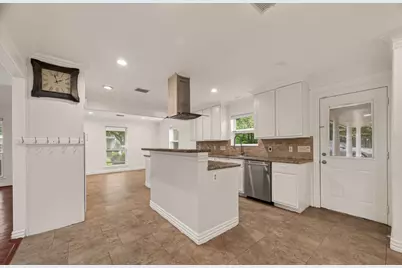 8522 Westview Drive, Houston, TX 77055 - Photo 7