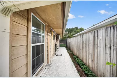 8522 Westview Drive, Houston, TX 77055 - Photo 33