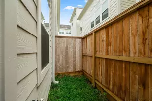 726 Carriage Knls Dr, Houston, TX 77008 - Photo 35