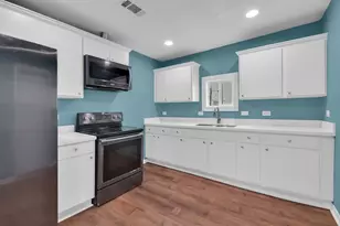 617 4th Ave N, Texas City, TX 77590 - Photo 1