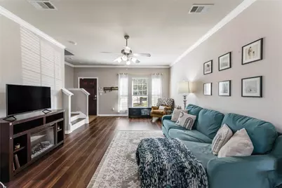 512 Forest Village Circle, La Marque, TX 77568 - Photo 5