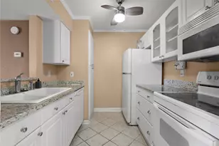 18515 Egret Bay Blvd, Webster, TX 77058 - Photo 11