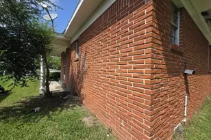 1824 Magnolia St, Liberty, TX 77575 - Photo 3