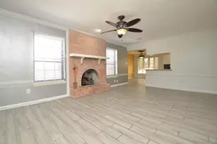 2711 Williamsburg Dr, Dickinson, TX 77539 - Photo 9