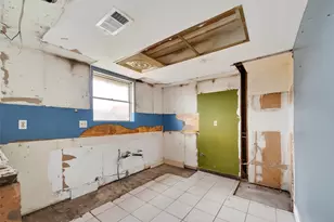 8438 Gallahad St, Houston, TX 77078 - Photo 9