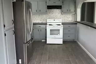 301 N Avenue C, Freeport, TX 77541 - Photo 3