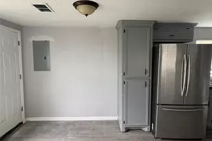 301 N Avenue C, Freeport, TX 77541 - Photo 5