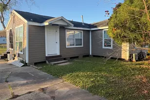 301 N Avenue C, Freeport, TX 77541 - Photo 1