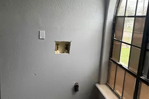 301 N Avenue C, Freeport, TX 77541 - Photo 5