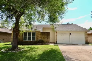 17122 Coachmaker Dr, Friendswood, TX 77546 - Photo 1