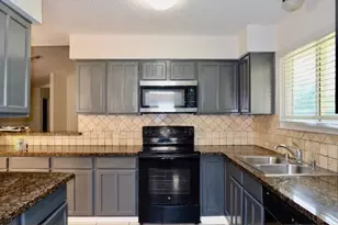 17122 Coachmaker Dr, Friendswood, TX 77546 - Photo 5
