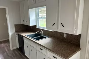 201 Smith St, Clute, TX 77531 - Photo 3