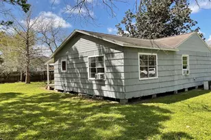201 Smith St, Clute, TX 77531 - Photo 19