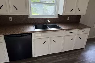 201 Smith St, Clute, TX 77531 - Photo 3