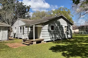 201 Smith St, Clute, TX 77531 - Photo 21