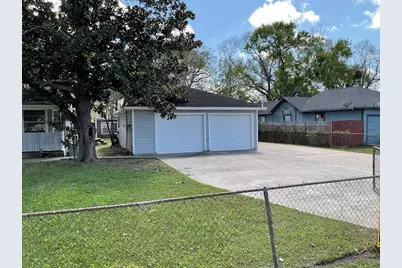 201 Smith Street, Clute, TX 77531 - Photo 23