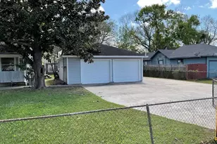 201 Smith St, Clute, TX 77531 - Photo 23