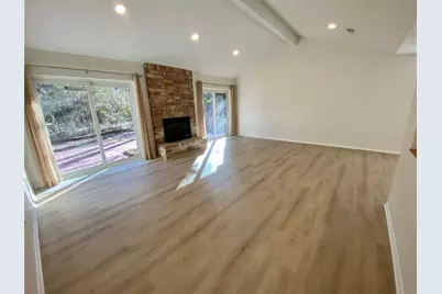 2 N Waxberry Road, The Woodlands, TX 77381 - Photo 5