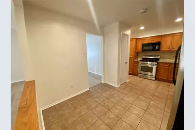 2 N Waxberry Road, The Woodlands, TX 77381 - Photo 9