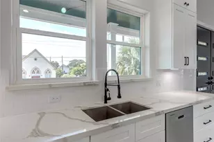 1102 36th St, Galveston, TX 77550 - Photo 11