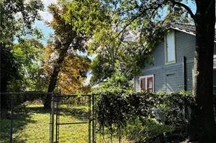 702 Caplin St, Houston, TX 77022 - Photo 17