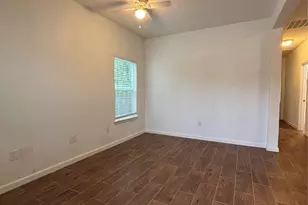 9834 Pelsey St Unit B St, Houston, TX 77029 - Photo 3