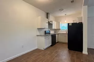 9834 Pelsey St Unit B St, Houston, TX 77029 - Photo 5