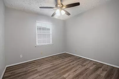 10619 Wheaton Drive, Houston, TX 77089 - Photo 13