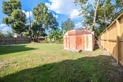 10619 Wheaton Drive, Houston, TX 77089 - Photo 21