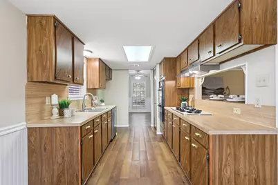 1628 Oak Ridge Drive, Dickinson, TX 77539 - Photo 5