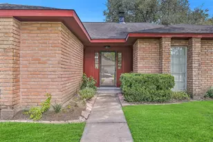 305 Castlelake Dr, Friendswood, TX 77546 - Photo 7
