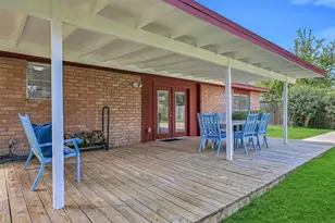 305 Castlelake Dr, Friendswood, TX 77546 - Photo 23