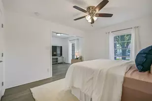 305 Castlelake Dr, Friendswood, TX 77546 - Photo 17