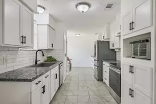 305 Castlelake Dr, Friendswood, TX 77546 - Photo 3