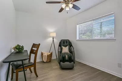 305 Castlelake Drive, Friendswood, TX 77546 - Photo 21