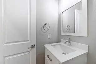 8423 Berry Brush Ln, Houston, TX 77022 - Photo 5