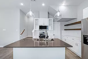 8423 Berry Brush Ln, Houston, TX 77022 - Photo 9