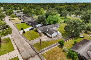 114 Persimmon Ln, Lake Jackson, TX 77566 - Photo 33