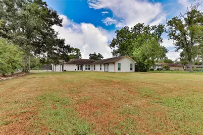 114 Persimmon Lane, Lake Jackson, TX 77566 - Photo 29