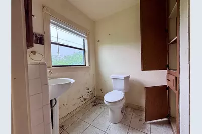 727 W 12th Street, Freeport, TX 77541 - Photo 11