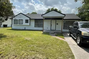 109 Del Monte Ln, Highlands, TX 77562 - Photo 1